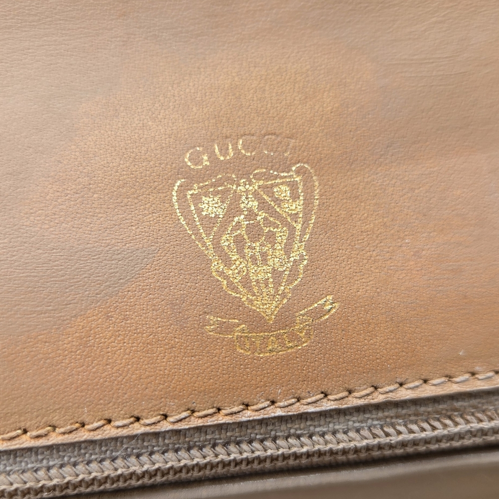 EUC Vintage Gucci Crossbody - Picture 9 of 16
